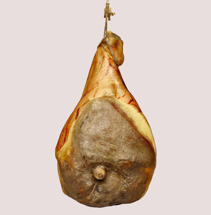 Prosciutto crudo intero
